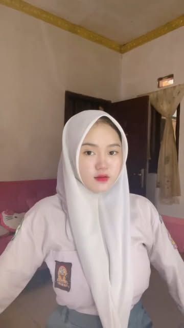 Lagi Viral Hijab Video ABG SMA Indo Aqilla Kacamata Pink Atas Bawah Imut Tutorial Wiwik Top 10 Trending Global Indonesia 2025
